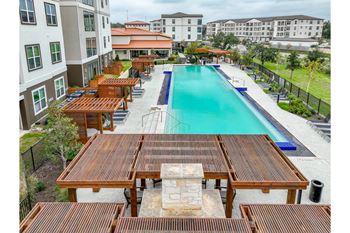 Luxe infinity-edge, olympic-size swimming pool